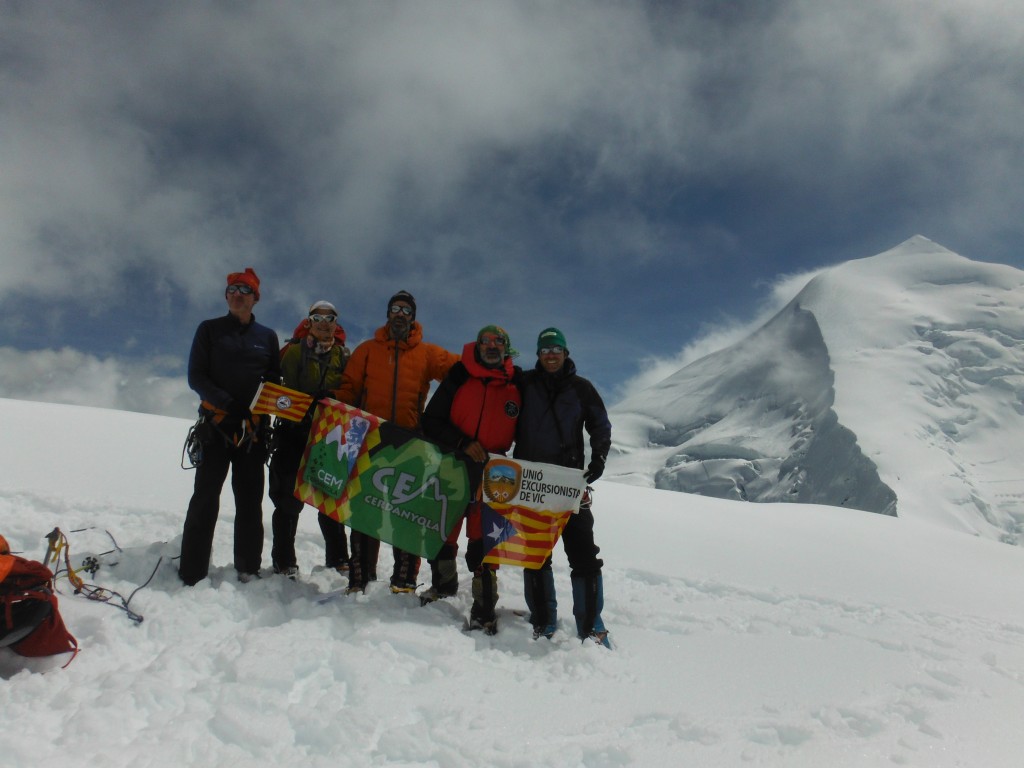 Cim 6421m, el Himlung darrera
