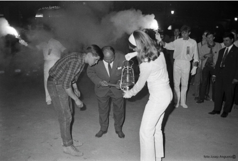 Encesa del primer foc a Vic 1967 Fons fotogràfic Toni Anguera